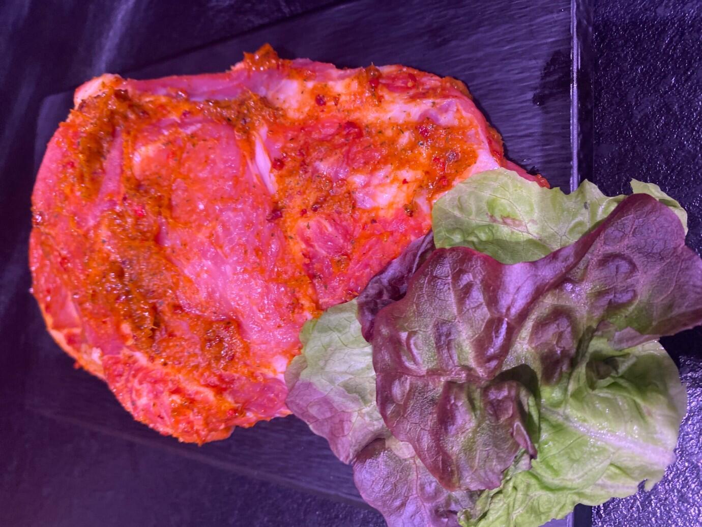 Schweinehalssteak mit Grillbutter-Marinade