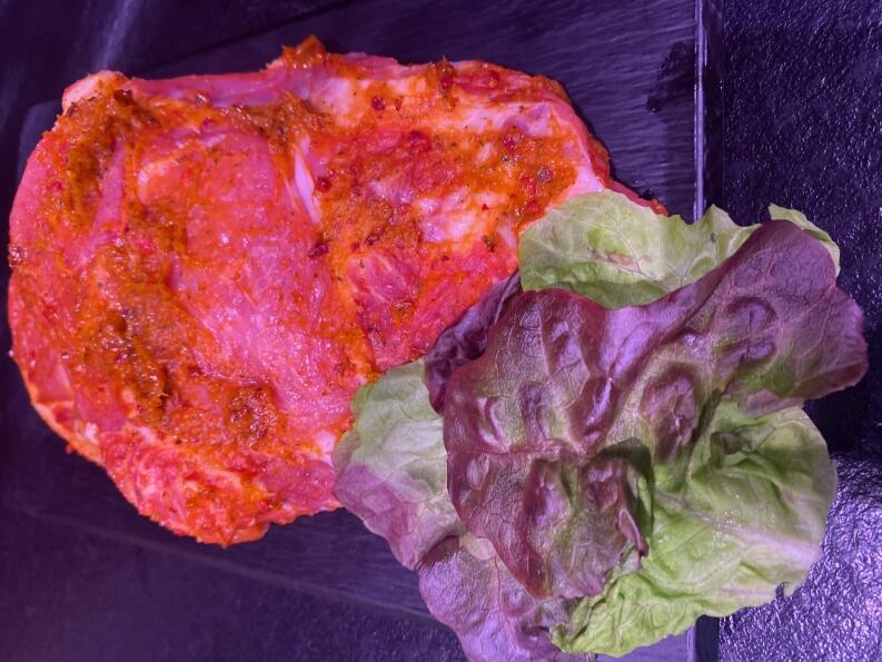 Schweinehalssteak mit Grillbutter-Marinade